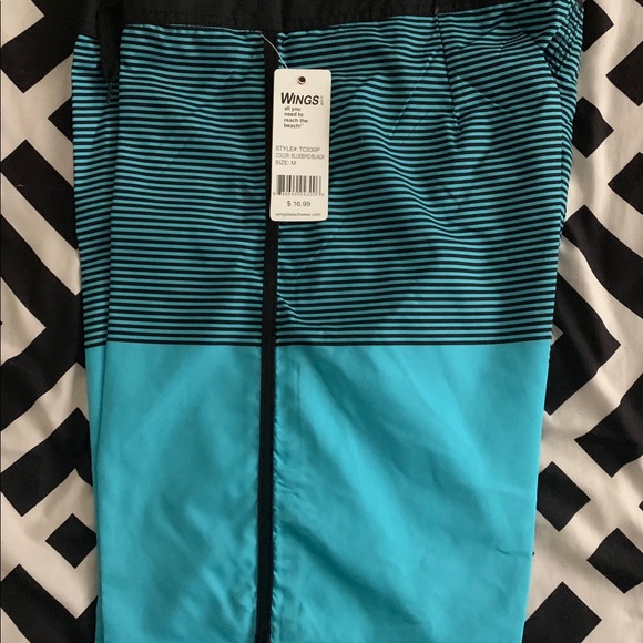 Shorts - Picture 2 of 3